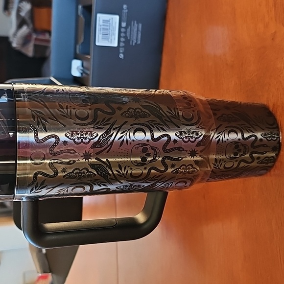 Stanley 30 oz Deadly Damask Quencher 2.0 Flowstate Tumbler - Picture 4 of 8